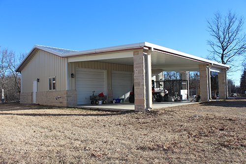 Tract 4 - Garage - OKLAHOMA LAND & REAL ESTATE AUCTION, 438 +/- Acres offered in 13 Tracts